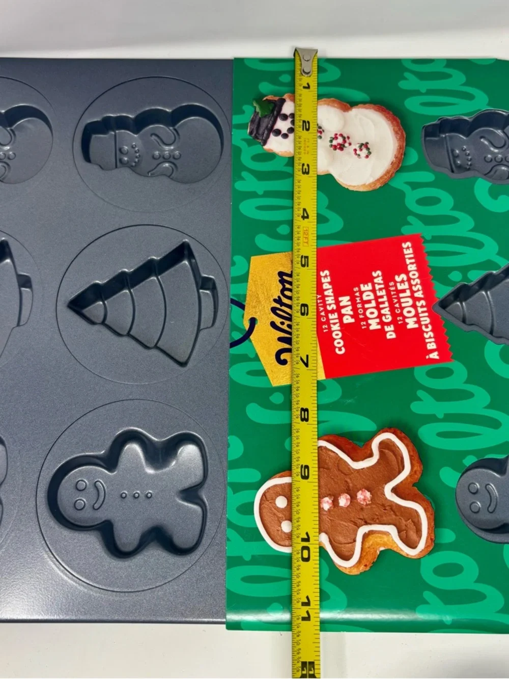 Wilton Non Stick Christmas Cookie Shapes Pan 12 Cavity Gingerbread Snowman Trees